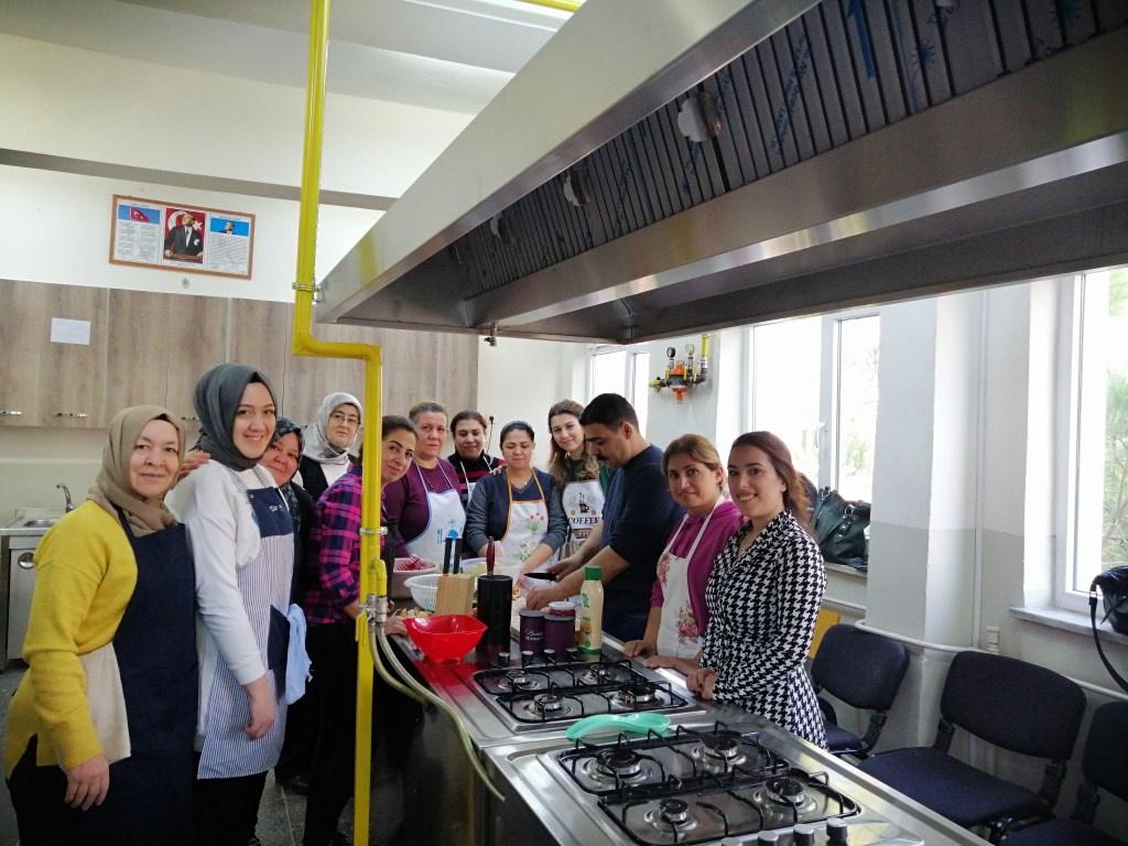 Ustalar Kursiyerlerle Bulusuyor Mustafakemalpasa Ismail Hakki Senpamukcu Halk Egitimi Merkezi